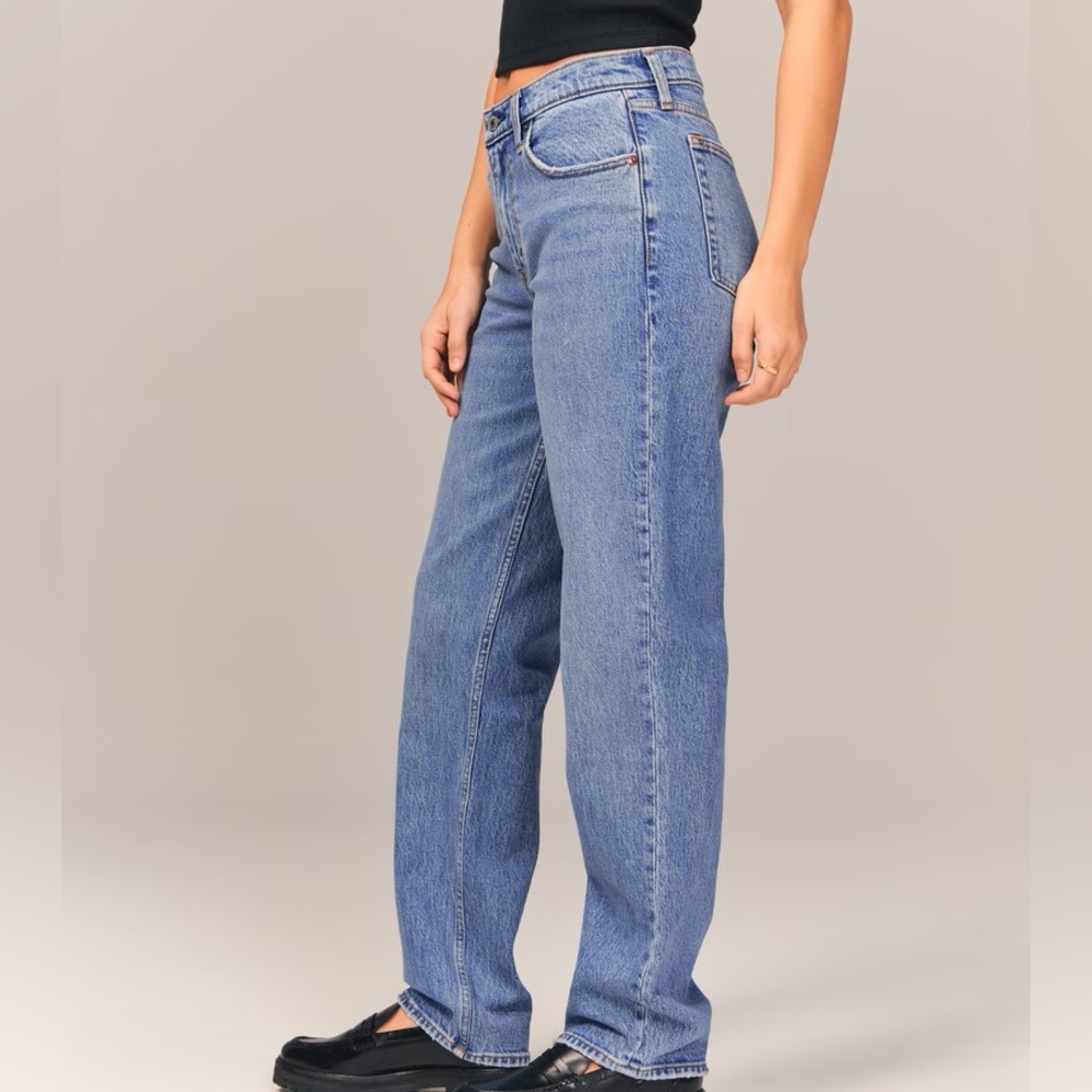 NWOT Abercrombie & Fitch Curve Love The Straight Mid Rise - Size 10/30 R